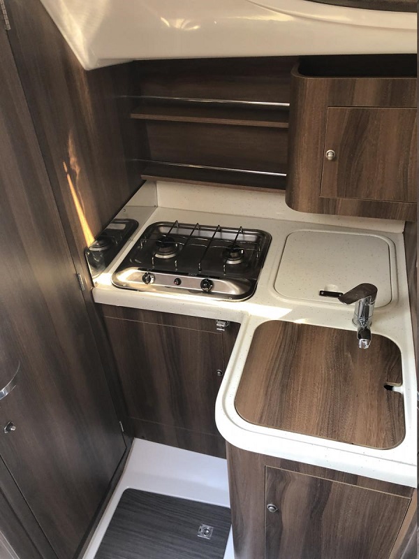 Maxus 28 wnętrze - kambuz