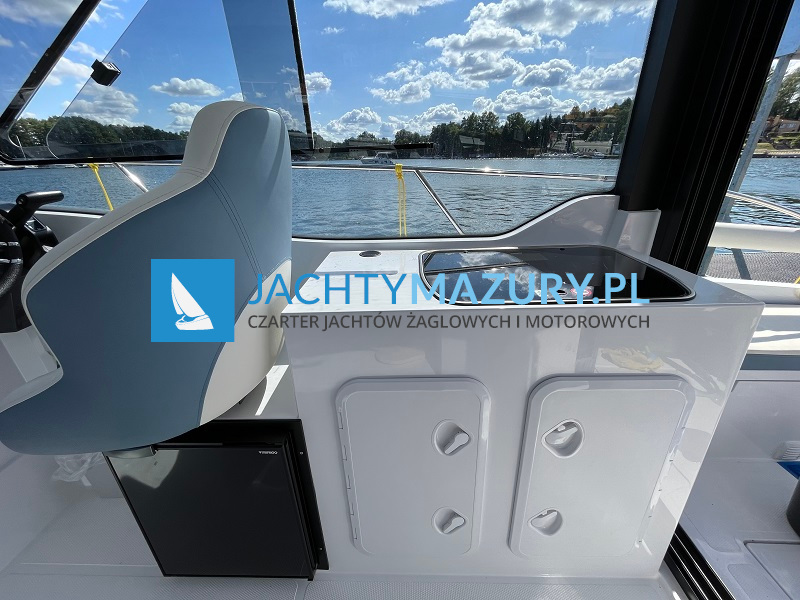nautic 880 wnętrze - kuchnia