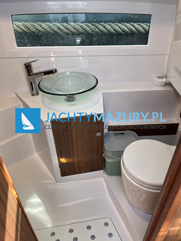 nautic 880 wnętrze - łazienka