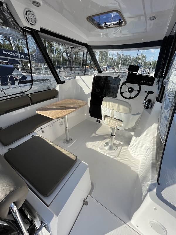 Nexus 870 Revo kokpit